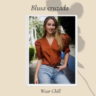 Blusa cruzada con perlas